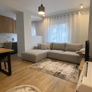 https://centrally-located-glamorous-bright-apt-near-bazaar.hotels-in-tirana.com