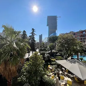 https://apartment-with-skanderbeg-square-view.hotels-in-tirana.com