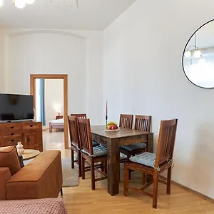 https://narodni-24-old-town-apartments.praguehotelsweb.com