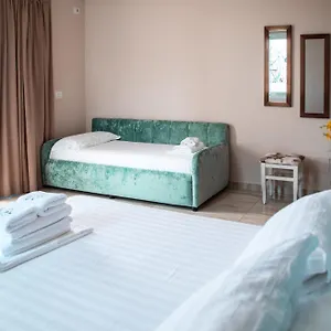 E Bardhe Butique Hotell