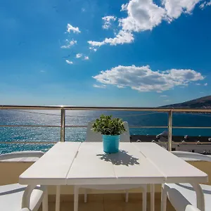 Blue Sea Apartment