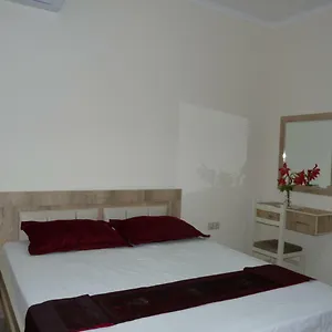 Dejvi Apartamento